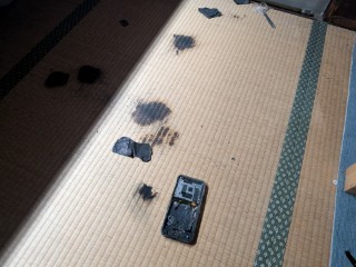 Tatami and a burned smartphone.
